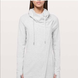 Lululemon Coast East Wrap, light grey, size 10